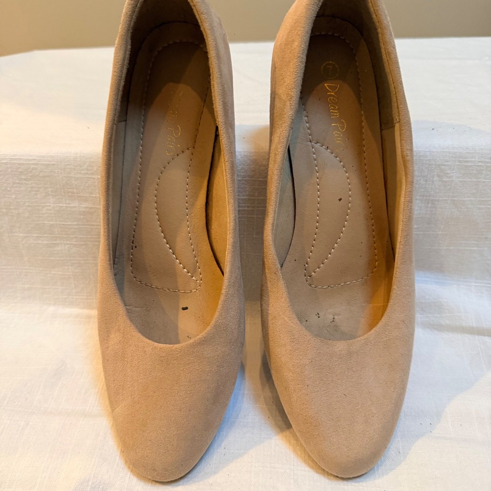 Dream Pairs Mila Pumps Size 7 Beige Faux Suede Low Block Heel Round‎ Toe Shoes